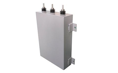 電容器的容量大小與什么有關(guān)？為什么？