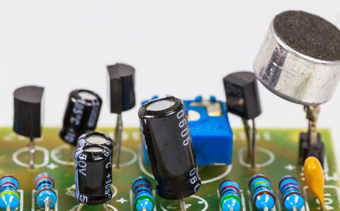 無功補償電容器漏油，可以繼續(xù)使用嗎？